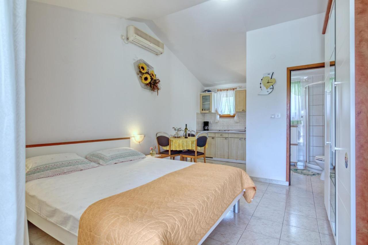 Apartmets Slavica 1644 Banjole Exterior photo