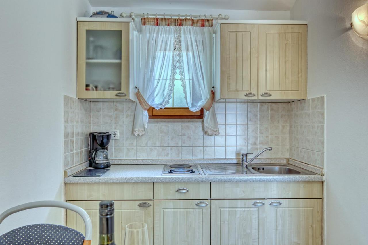 Apartmets Slavica 1644 Banjole Exterior photo