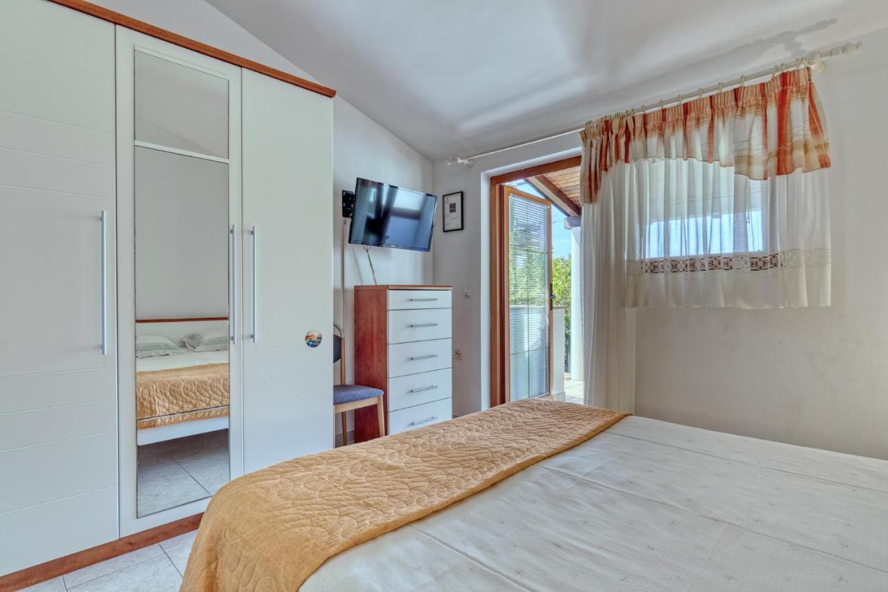 Apartmets Slavica 1644 Banjole Exterior photo