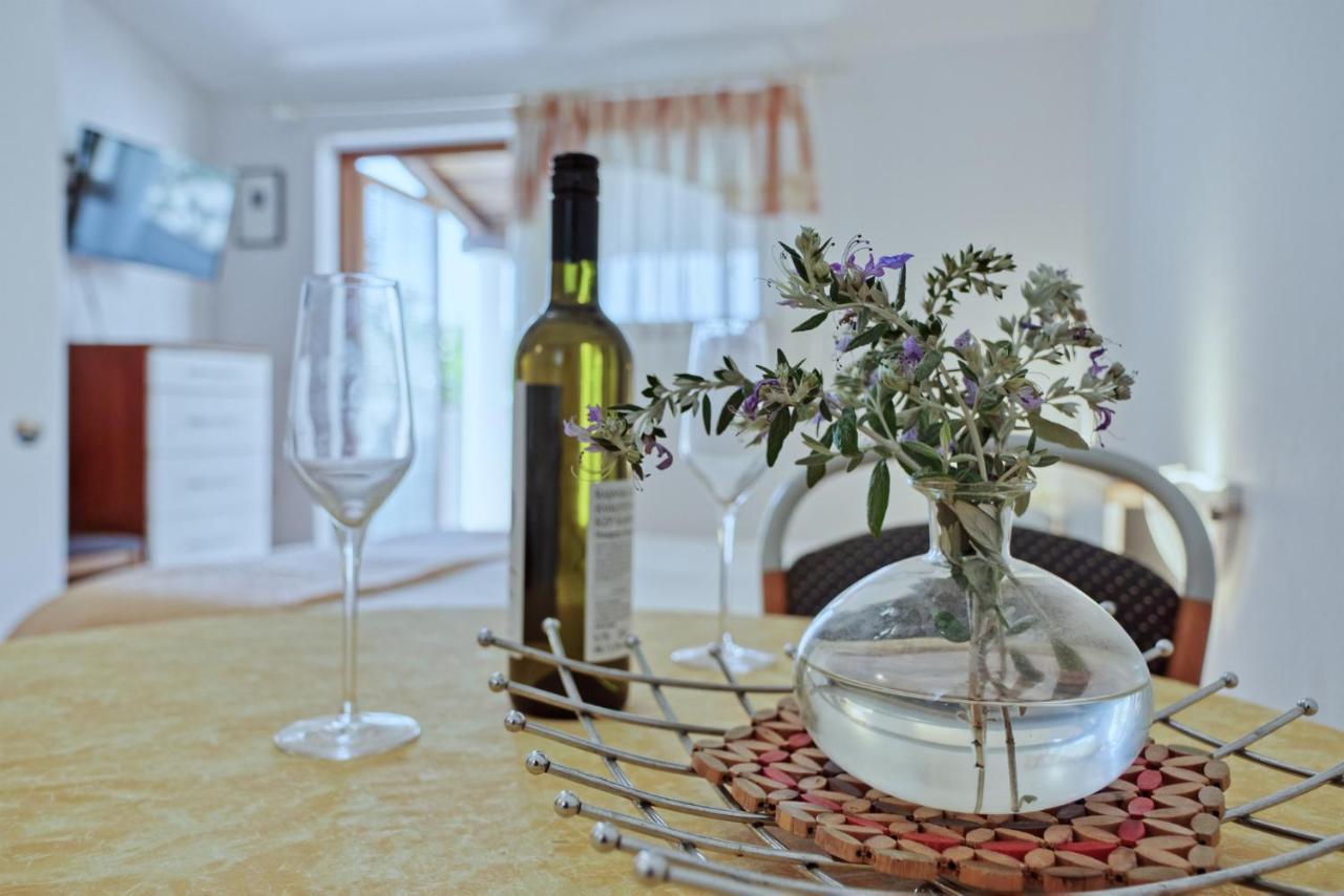 Apartmets Slavica 1644 Banjole Exterior photo