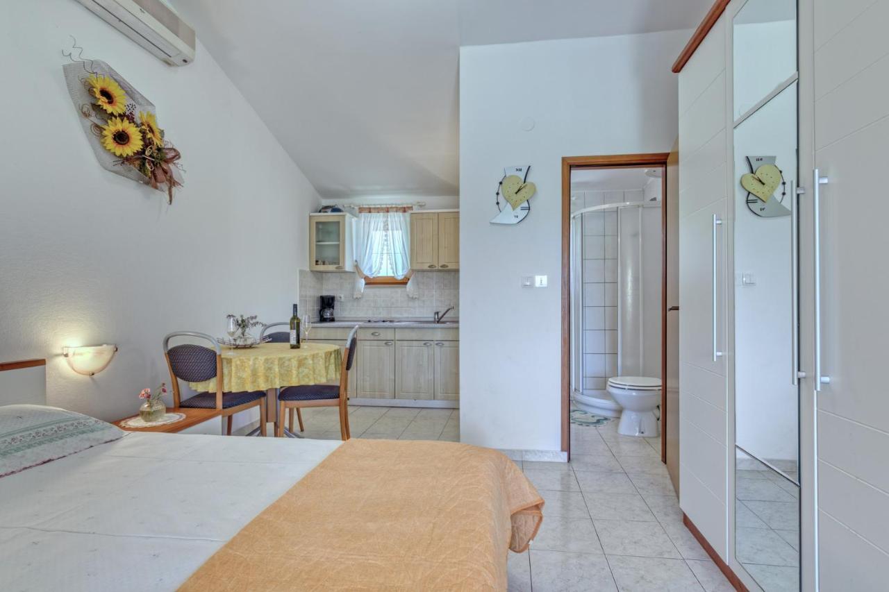 Apartmets Slavica 1644 Banjole Exterior photo